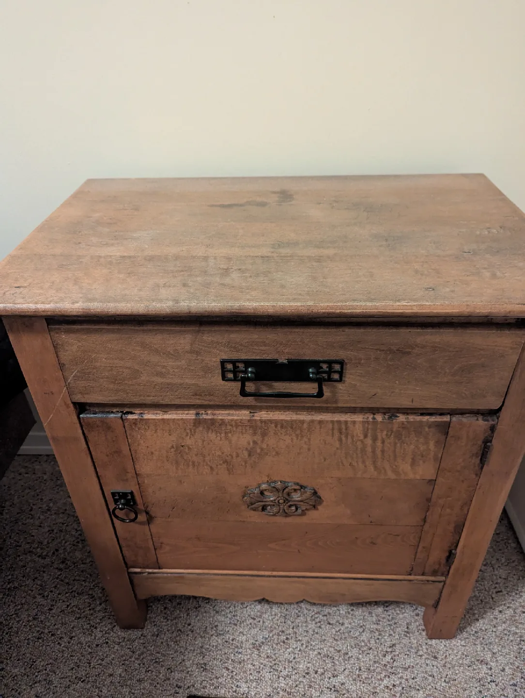 Small Wood Cabinet image indicator(2)