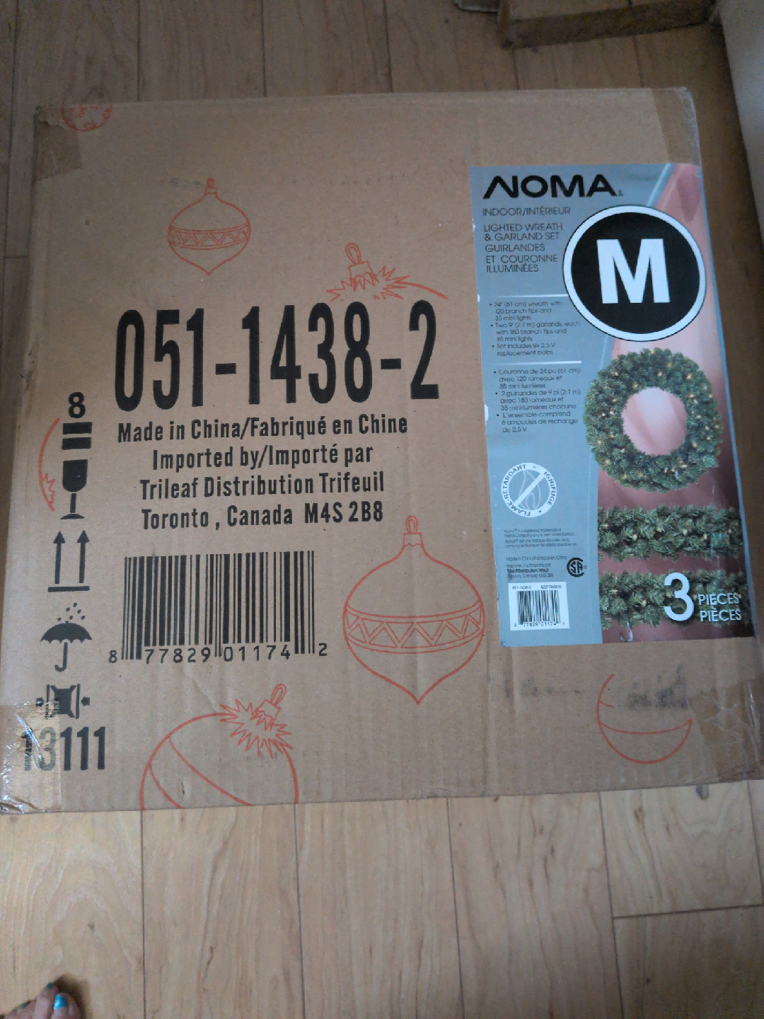 NOMA Indoor Lighted Wreath & Garland Set - New in Box!