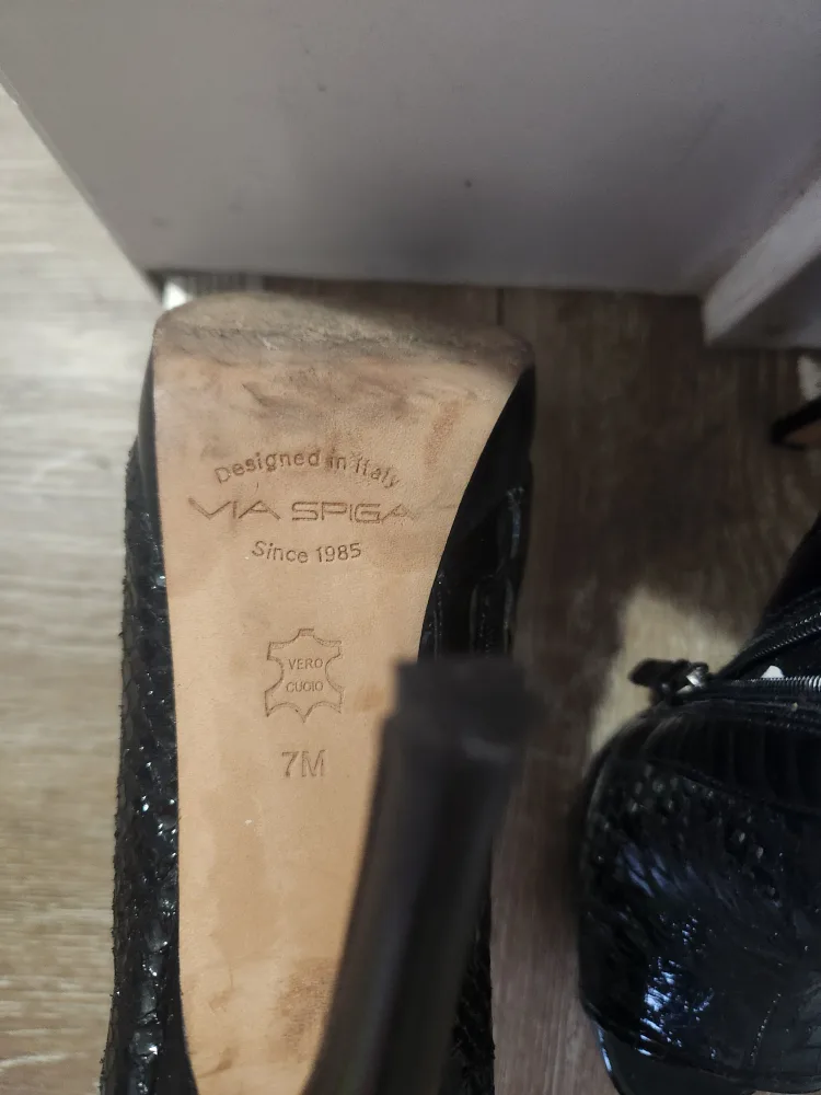 Via Spiga Black Heels - Size 7 image indicator(3)