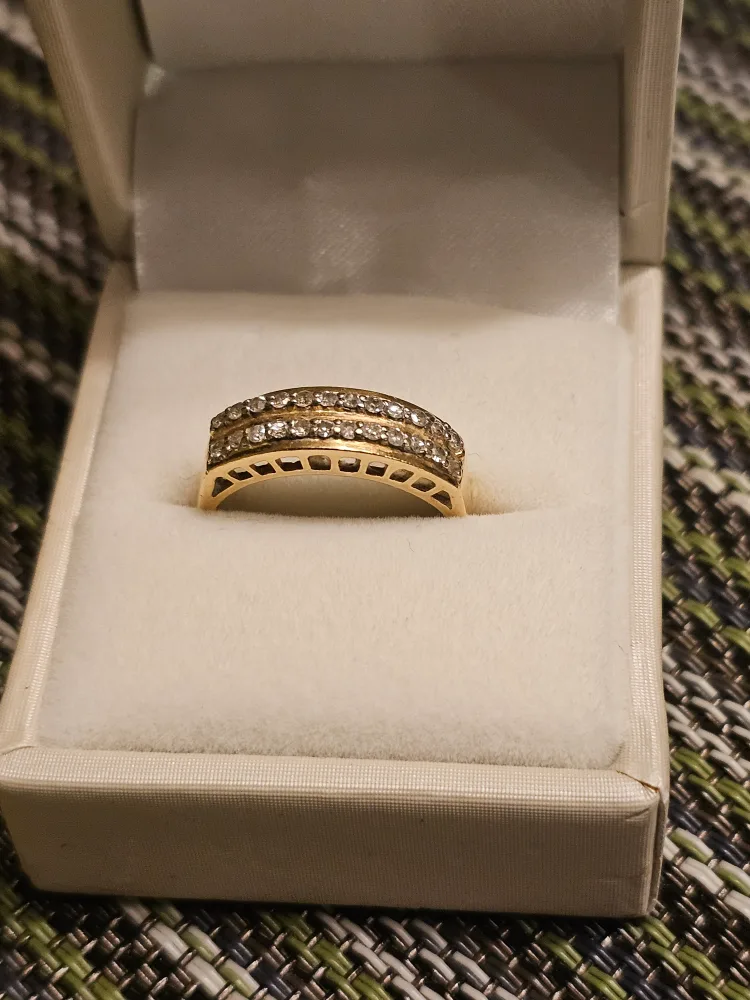 10K Gold Ring with Diamonds, 3.79g thumbnail