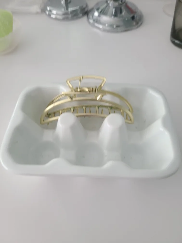 White Ceramic Egg Holder thumbnail