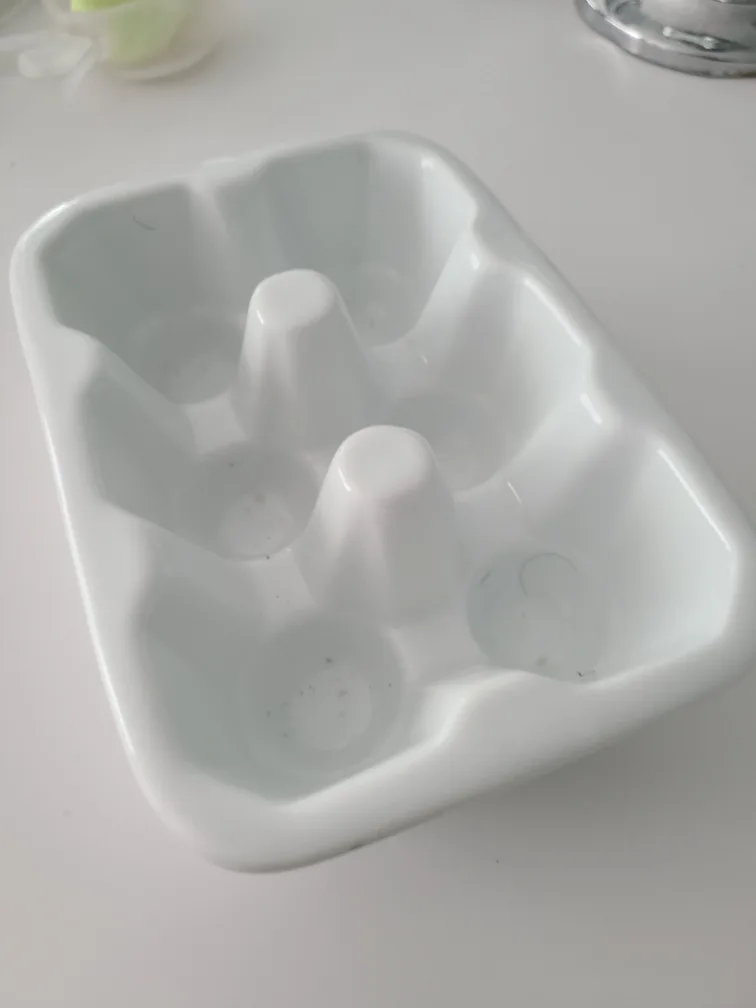 White Ceramic Egg Holder image indicator(2)