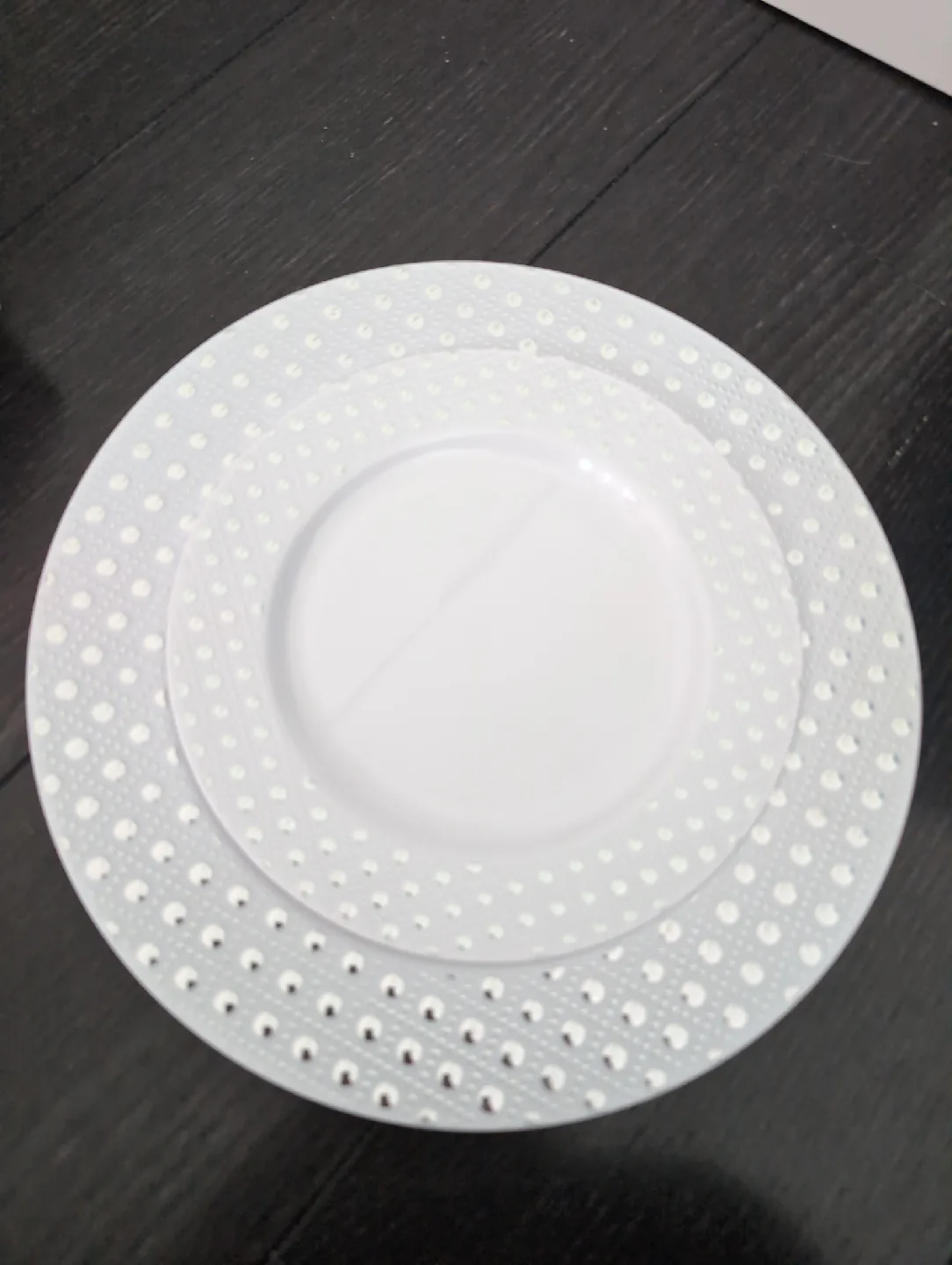 🥕 White Decorative Plates thumbnail