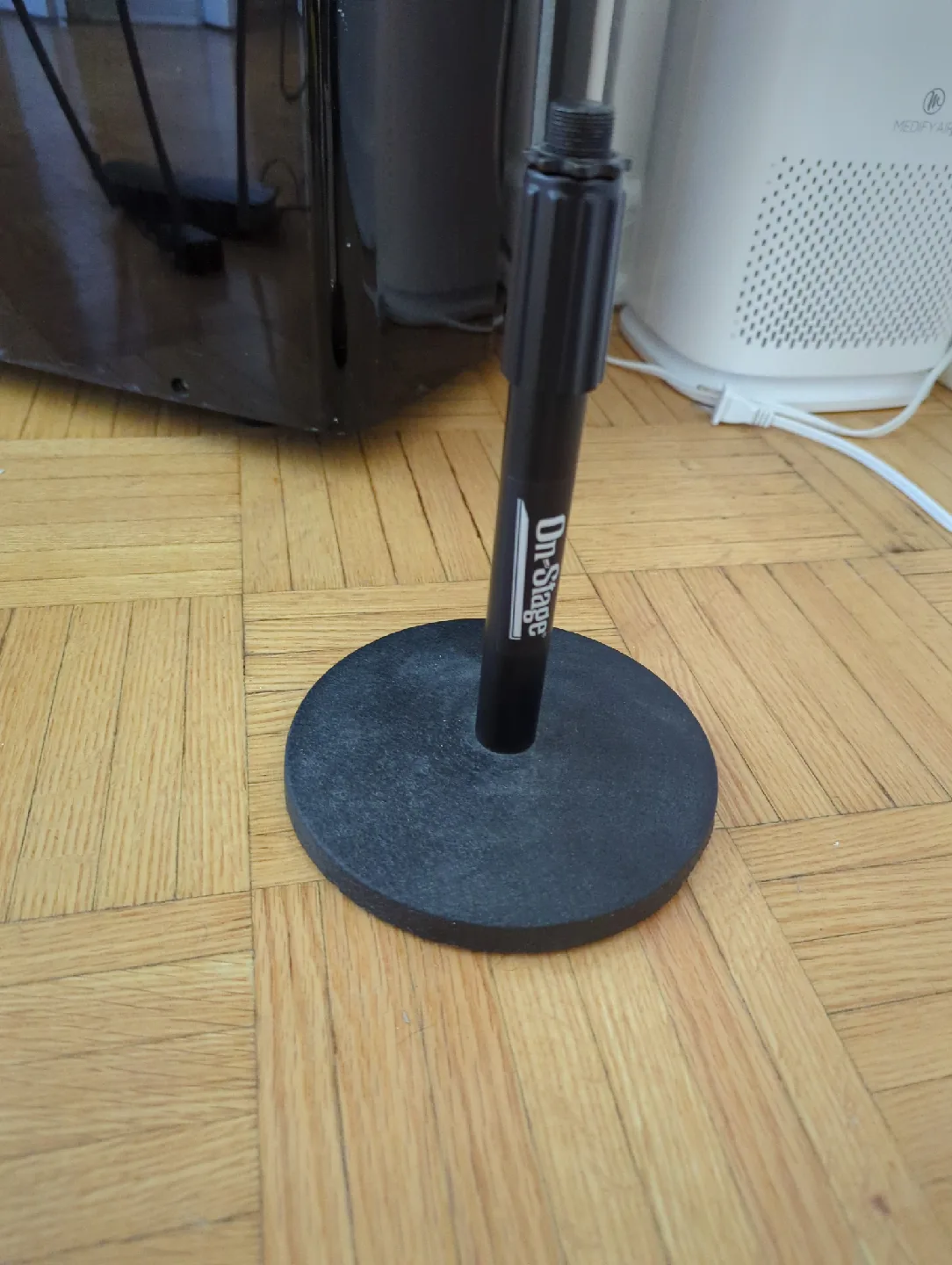Short On-Stage Microphone Stand image indicator(2)