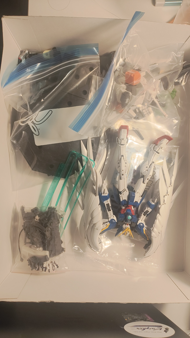 Two assembled gunpla models (Bandai & Kotobukiya) - photo 2