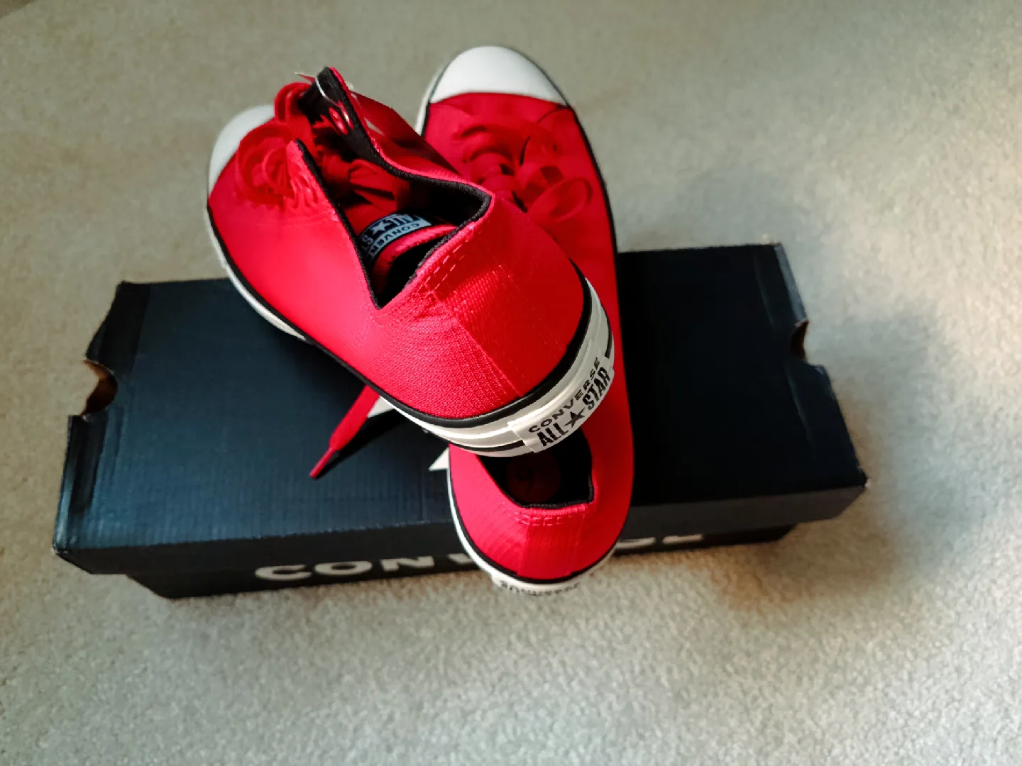 New Converse All Star Red Sneakers with Box.Unisex M9.5 W11.5 image indicator(5)