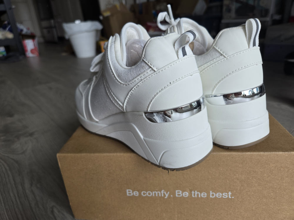 White Fashion platform Sneakers - Size 7.5 runs small - photo 3