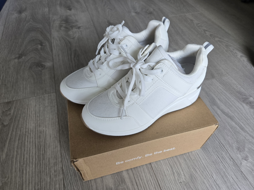 White Fashion platform Sneakers - Size 7.5 runs small