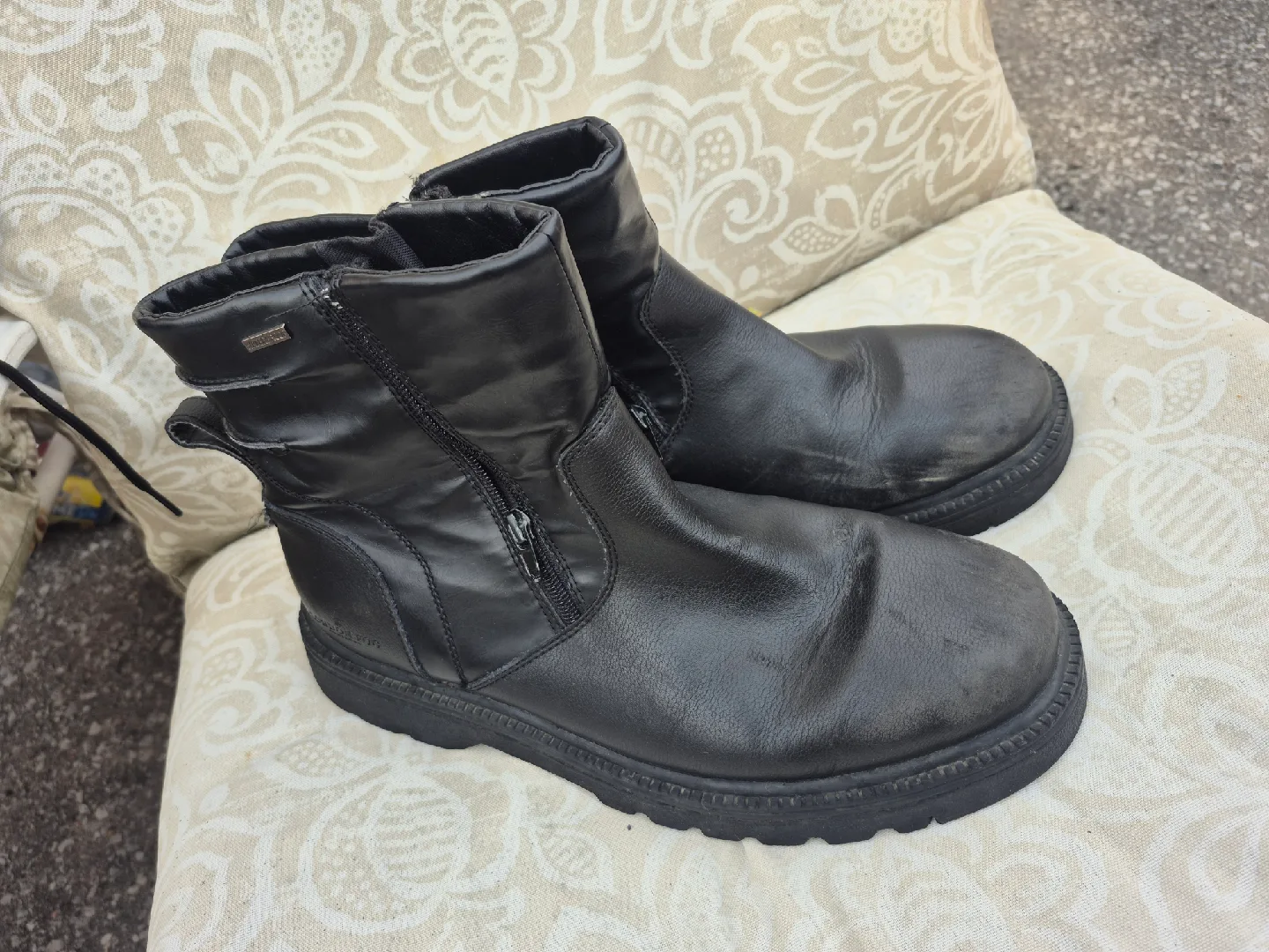 Men's Black Leather Walking Shoes image indicator(2)