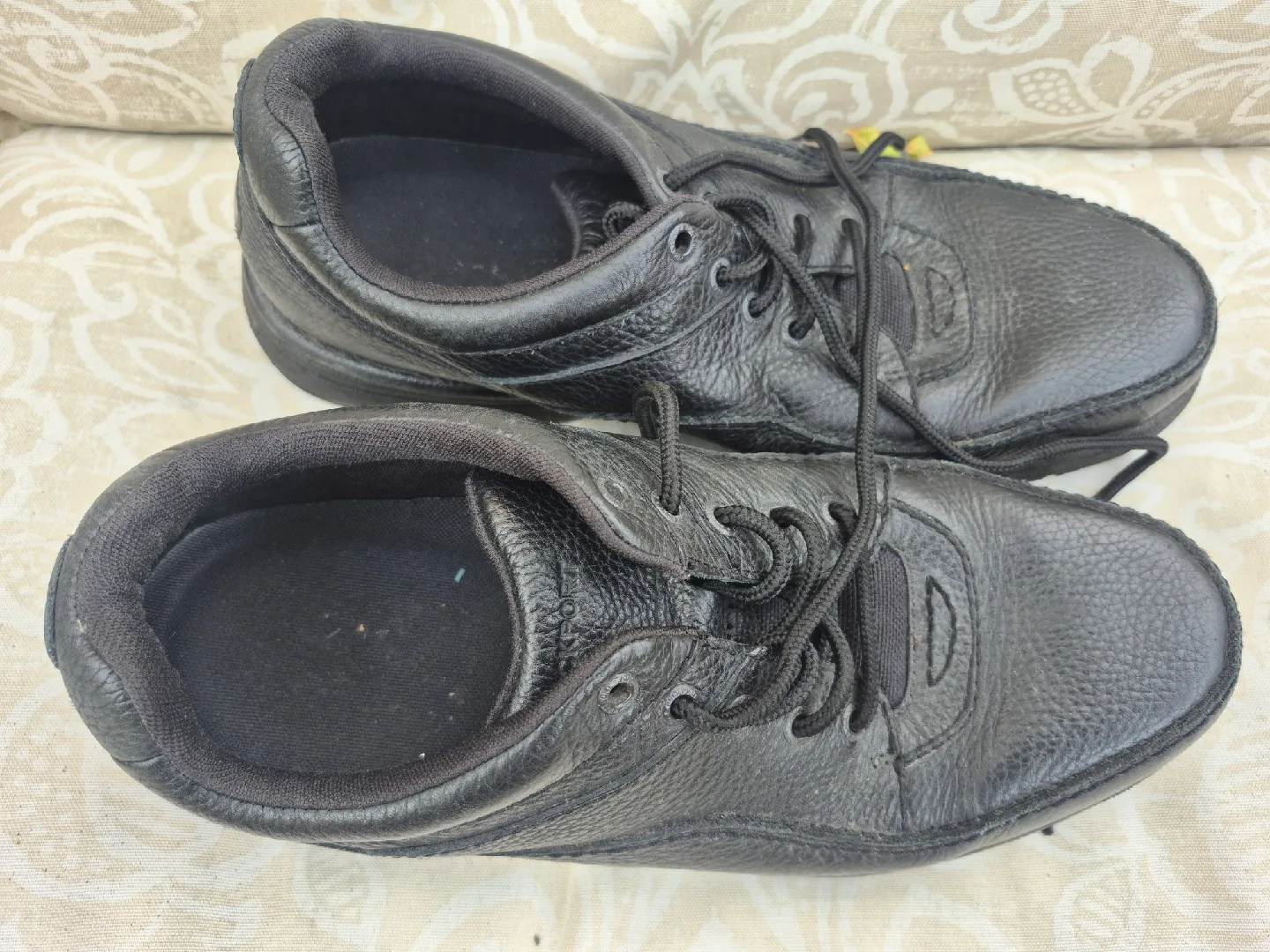 Men's Black Leather Walking Shoes image indicator(3)