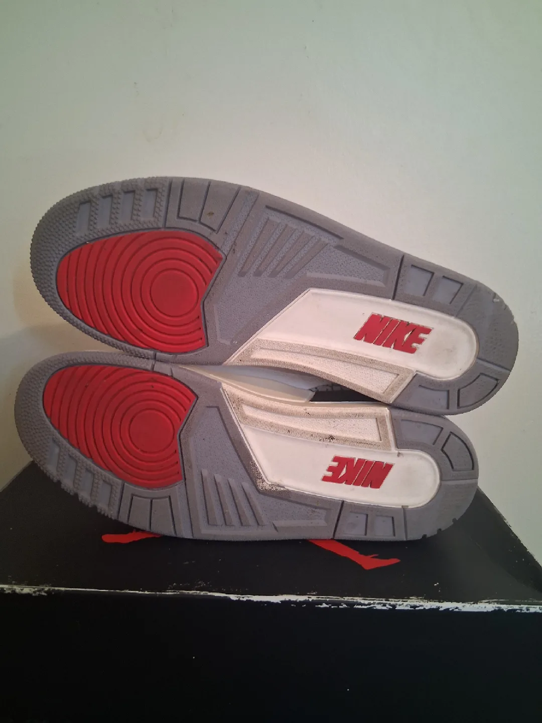 Jordan 3 Retro white cement Size 11 image indicator(3)