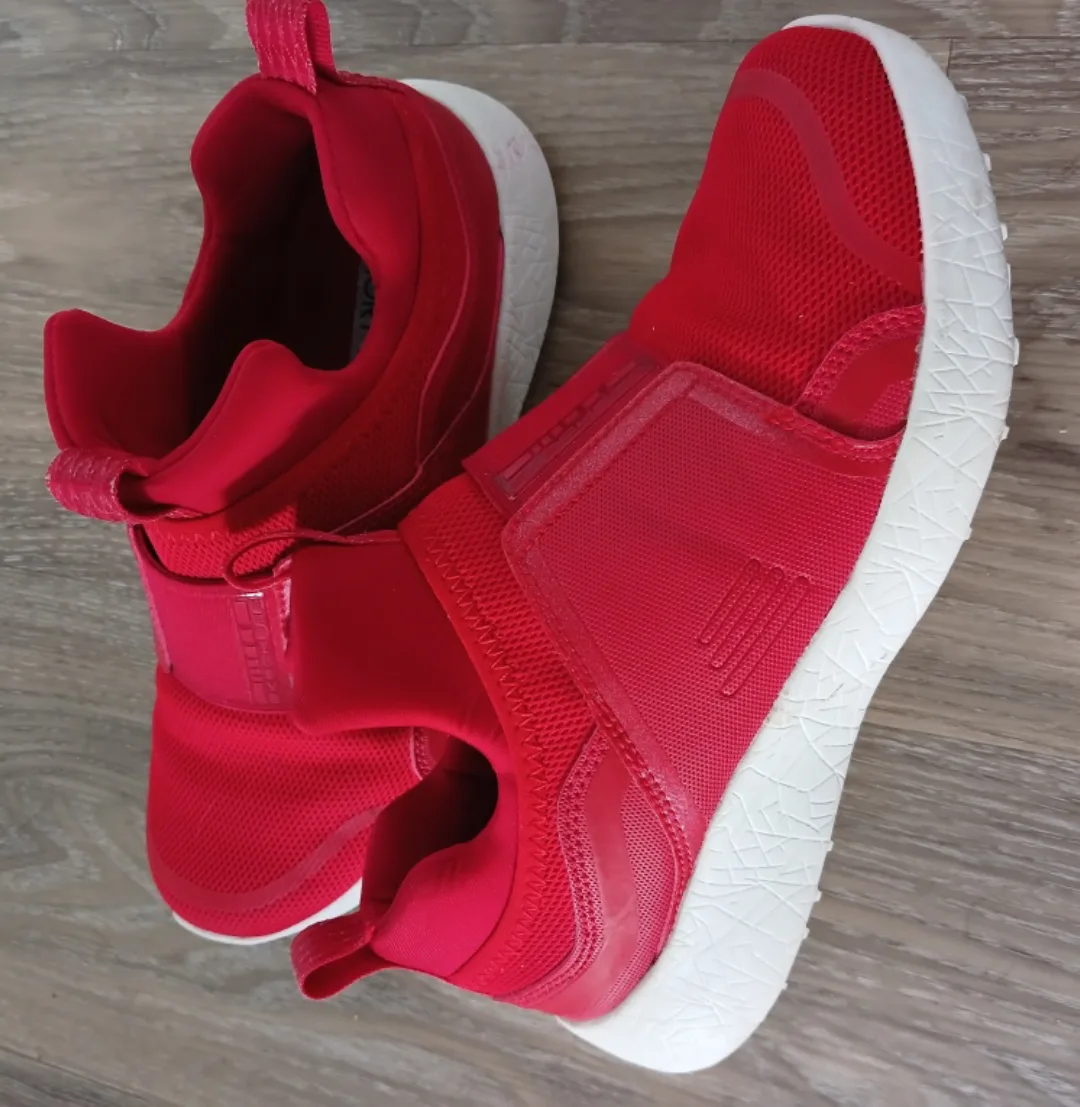 Red Slip-On Sneakers image indicator(2)