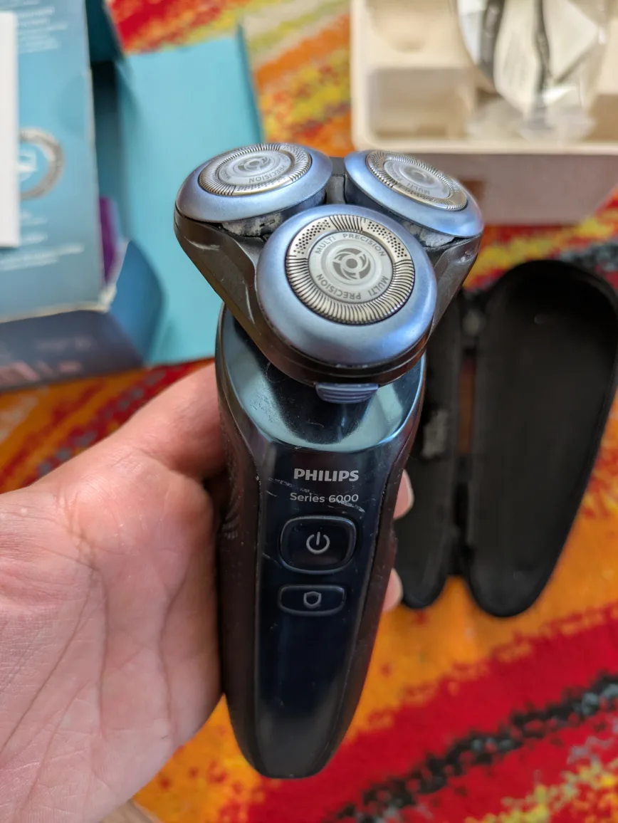 Philips Series 6000 Electric Shaver image indicator(5)