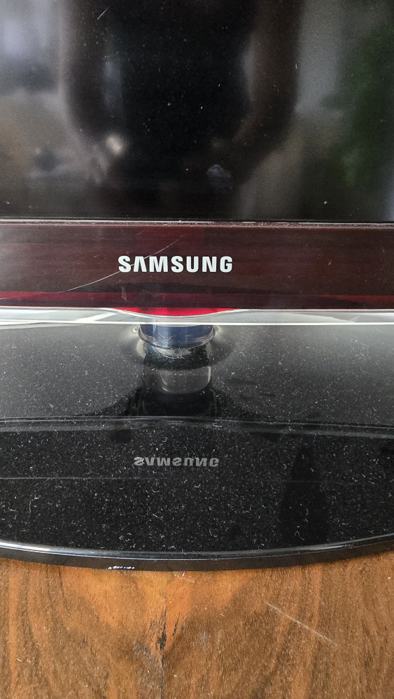 Samsung 32" TV with Google Chromecast - photo 2