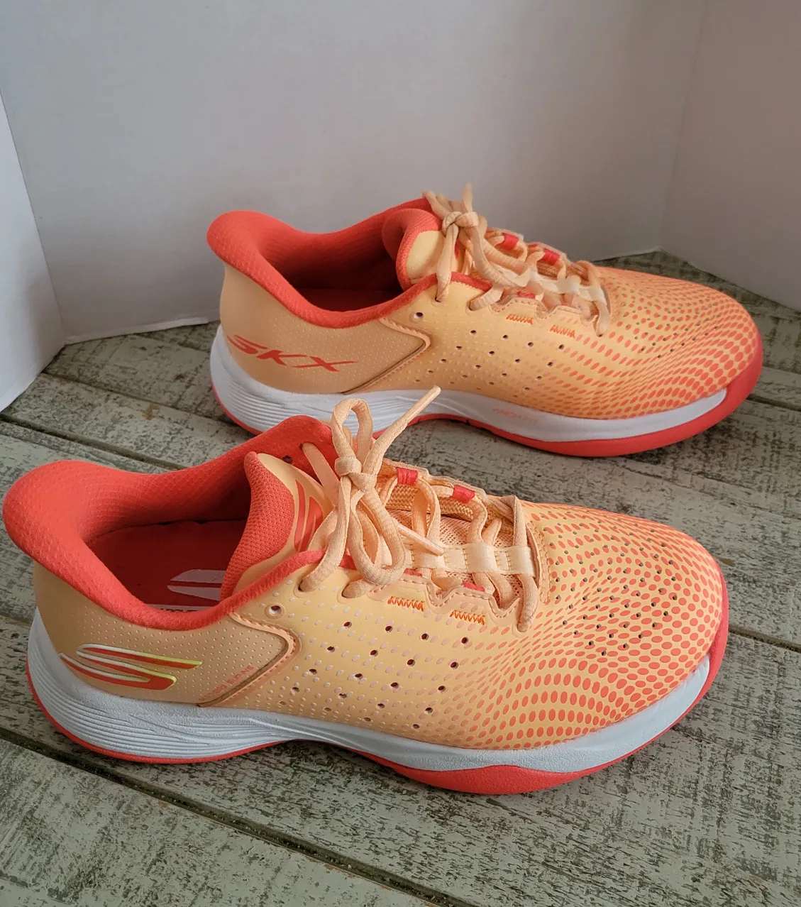 Skechers GO RUN Consistent Women's Size 6 Peach thumbnail
