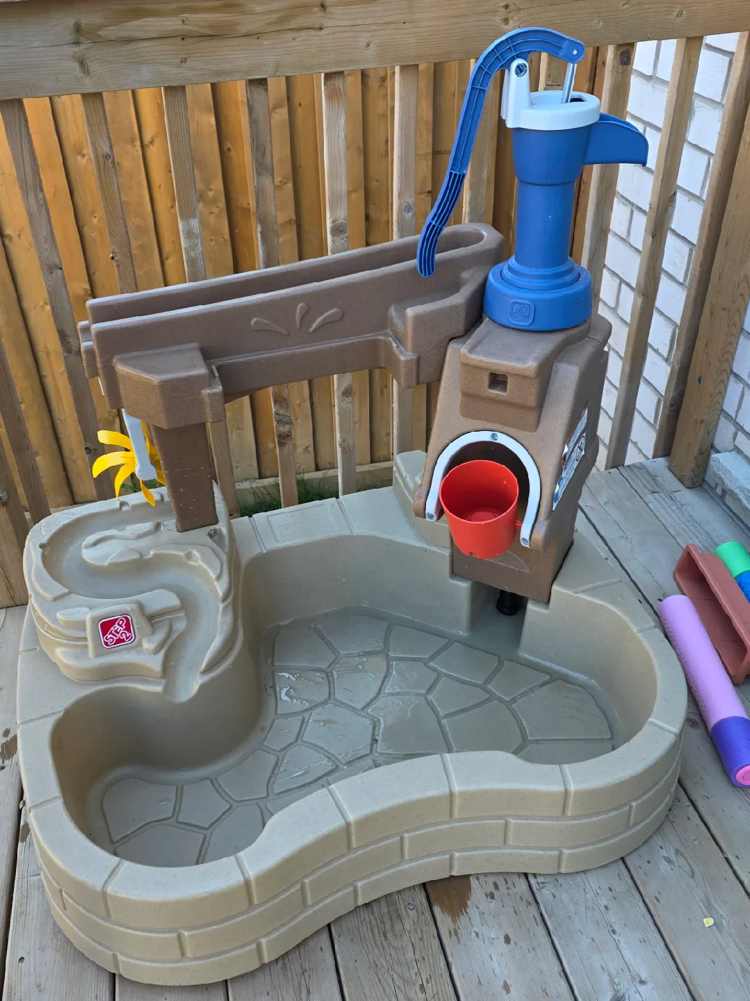 Step2 Pump & Splash Discovery Pond Like new image indicator(2)