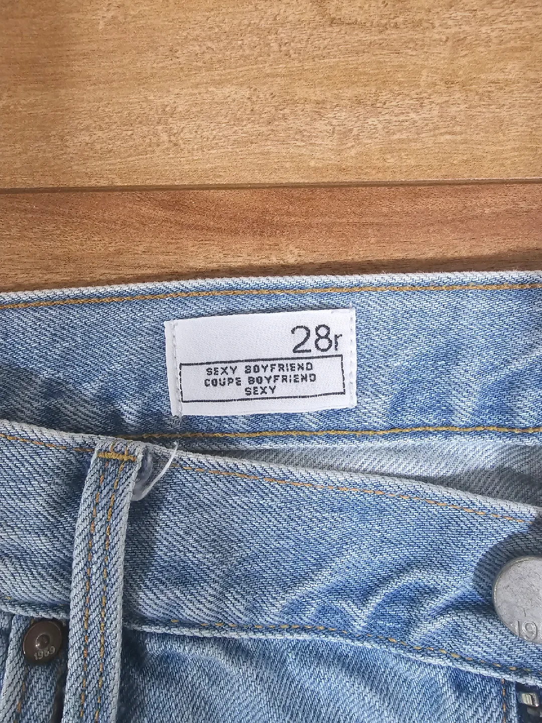 Gap Boyfriend Jeans - Size 28 image indicator(2)