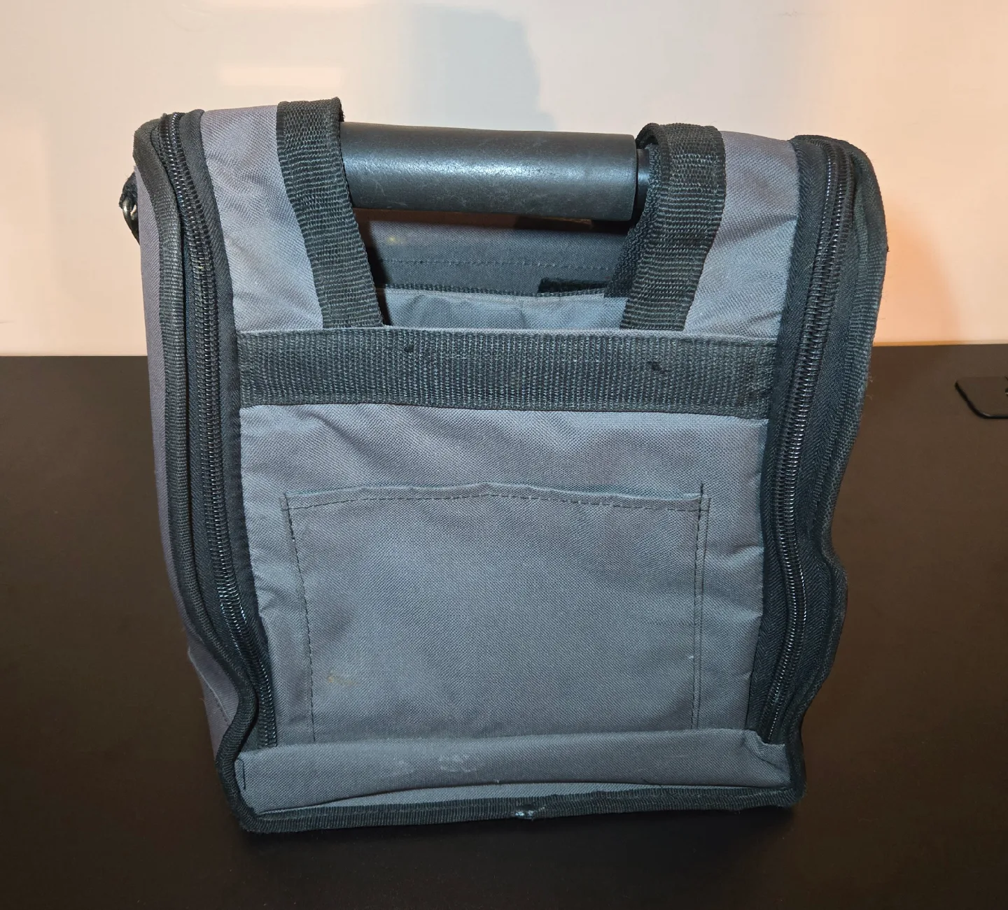 Heavy-Duty Tool Bag with Rigid Handle image indicator(3)