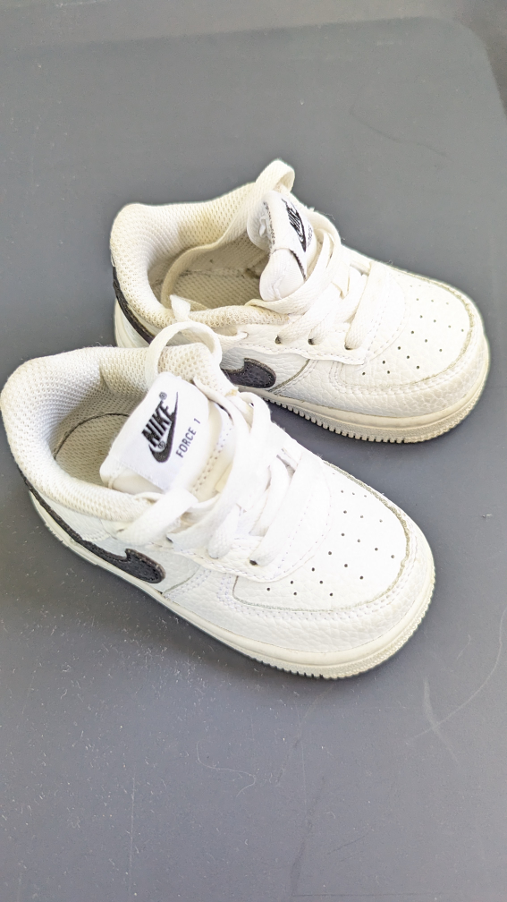 3 pair of Baby shoes size 5. - photo 2