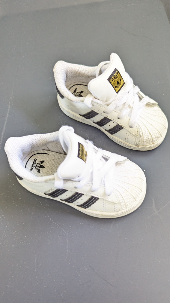 3 pair of Baby shoes size 5. - photo 3