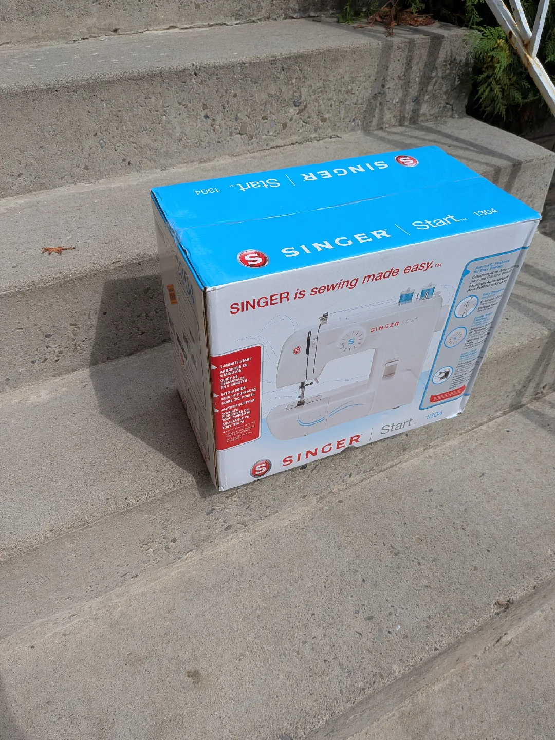 SINGER Start 1304 Sewing Machine - New in Box! thumbnail