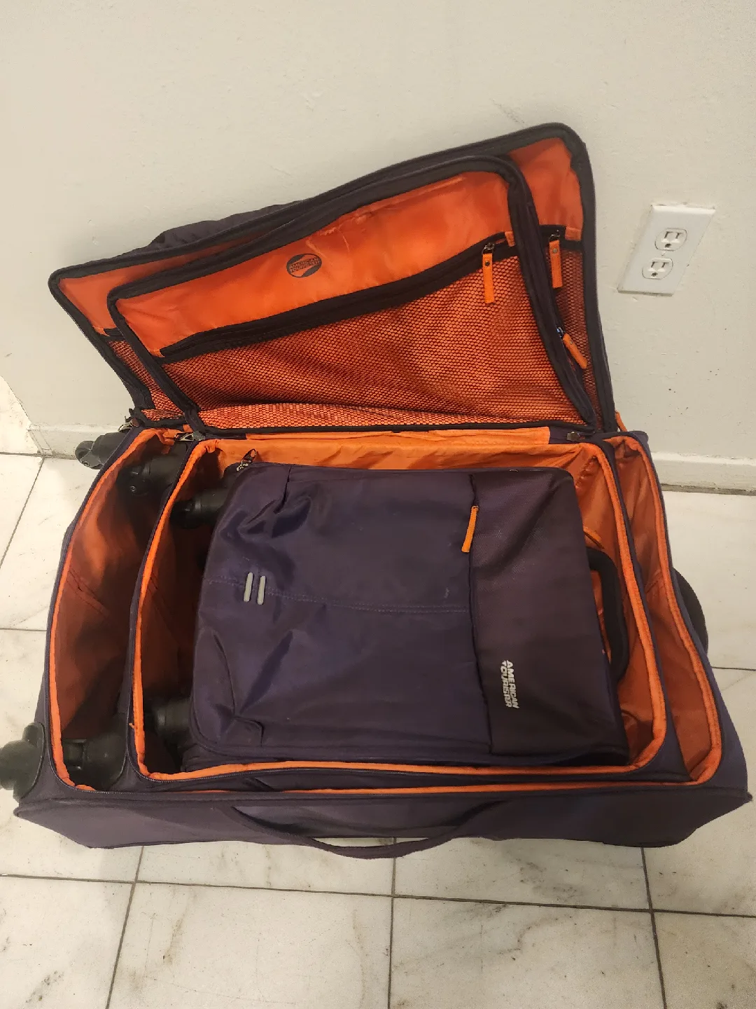 American Tourister Purple Rolling Suitcase image indicator(9)