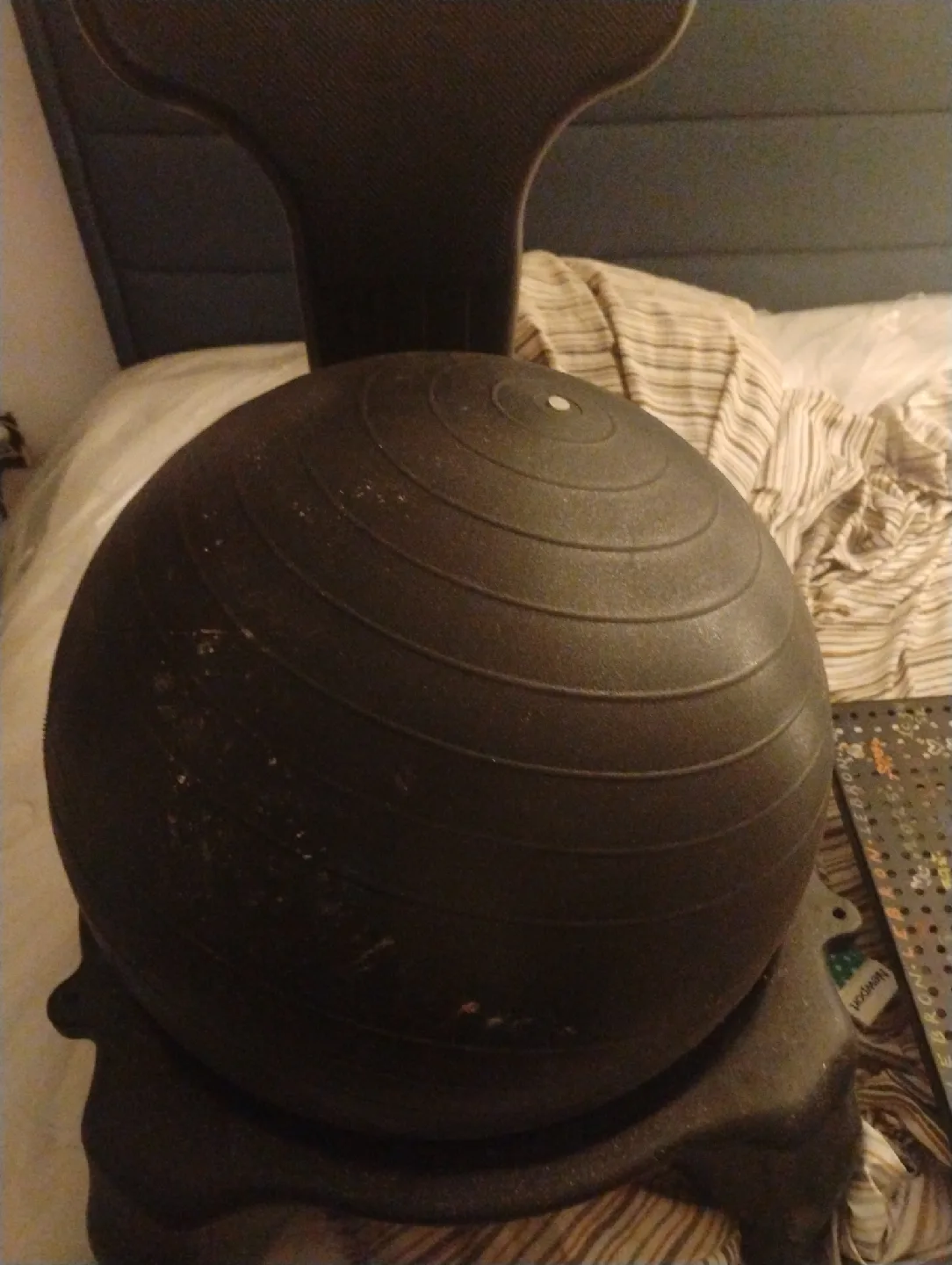 Exercise Ball with Chair Back image indicator(3)