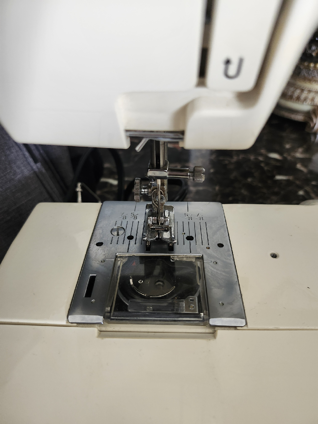 Kenmore 22 Stitch Sewing Machine - photo 4