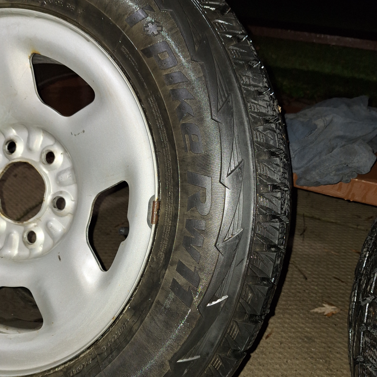 Hankook Winter i*Pike RW11 255/65R17 Tire  FordF150 - photo 5