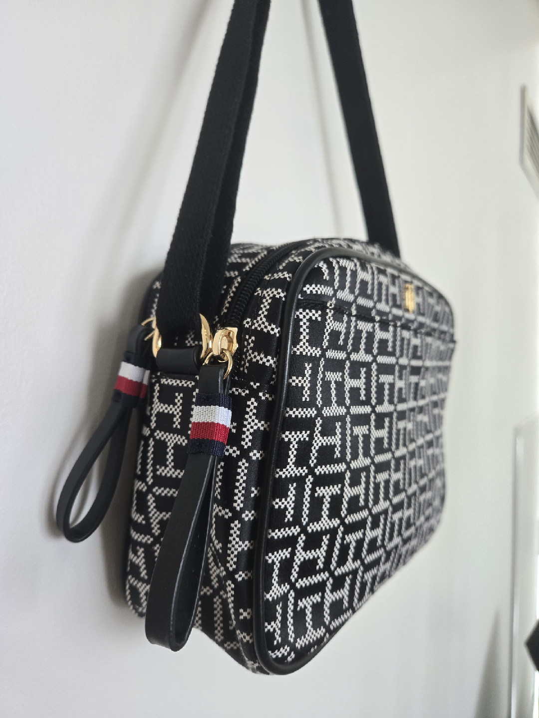 Tommy Hilfiger Black/White Crossbody Bag - photo 2