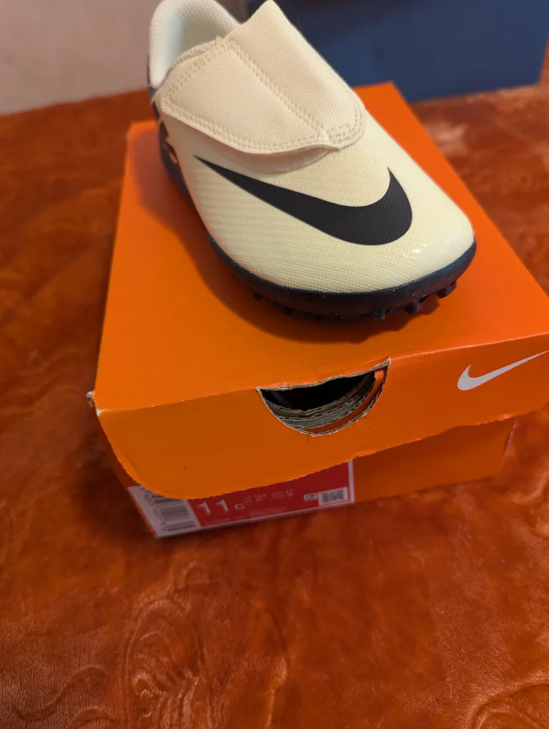 Nike Turf Soccer Shoes Size 11C thumbnail