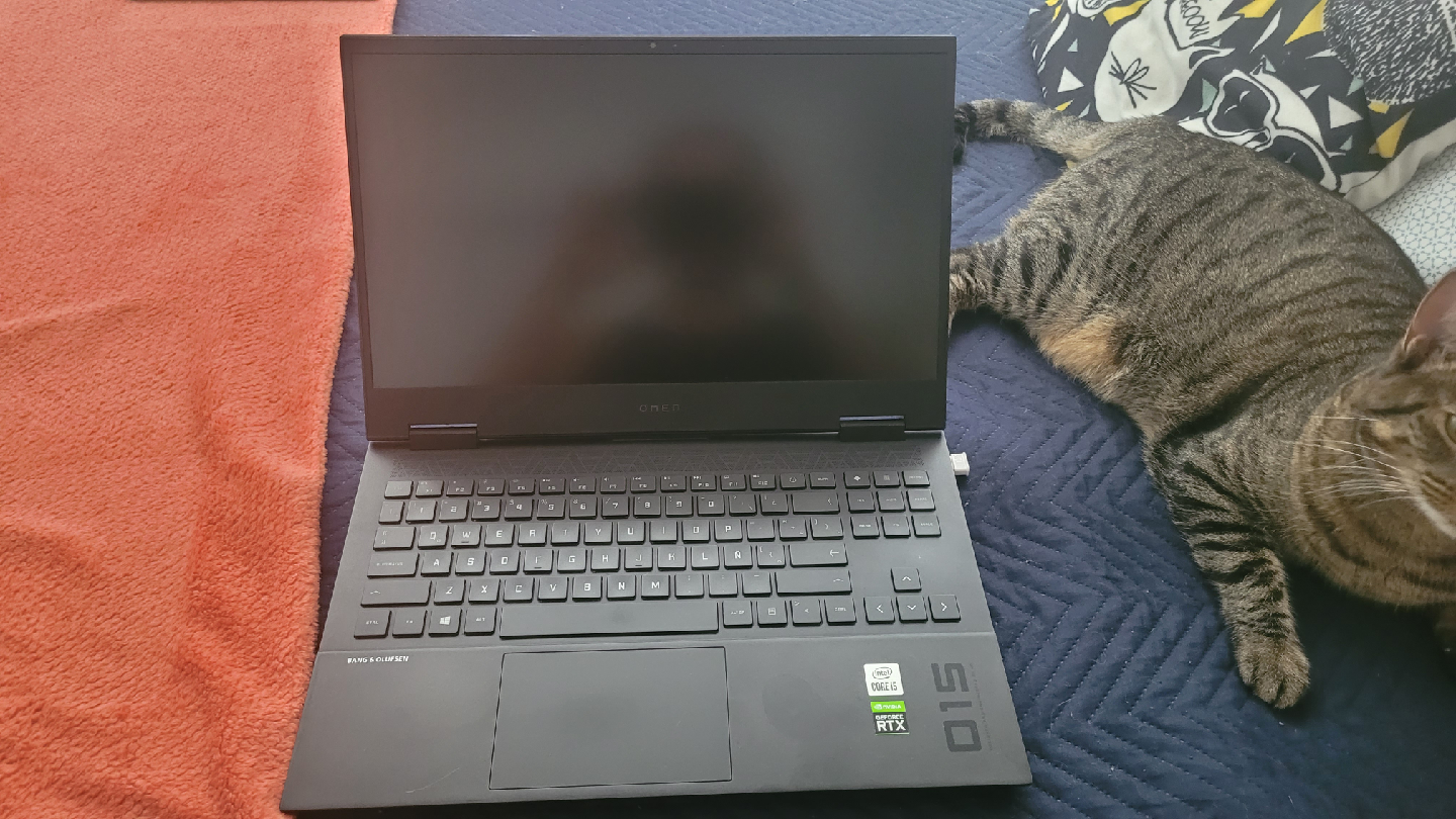 Omen gaming laptop (aluminum) (Spanish version) + laptop stand