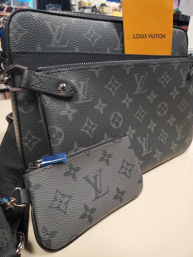 Louis Vuitton Trio Messenger Bag image indicator(2)