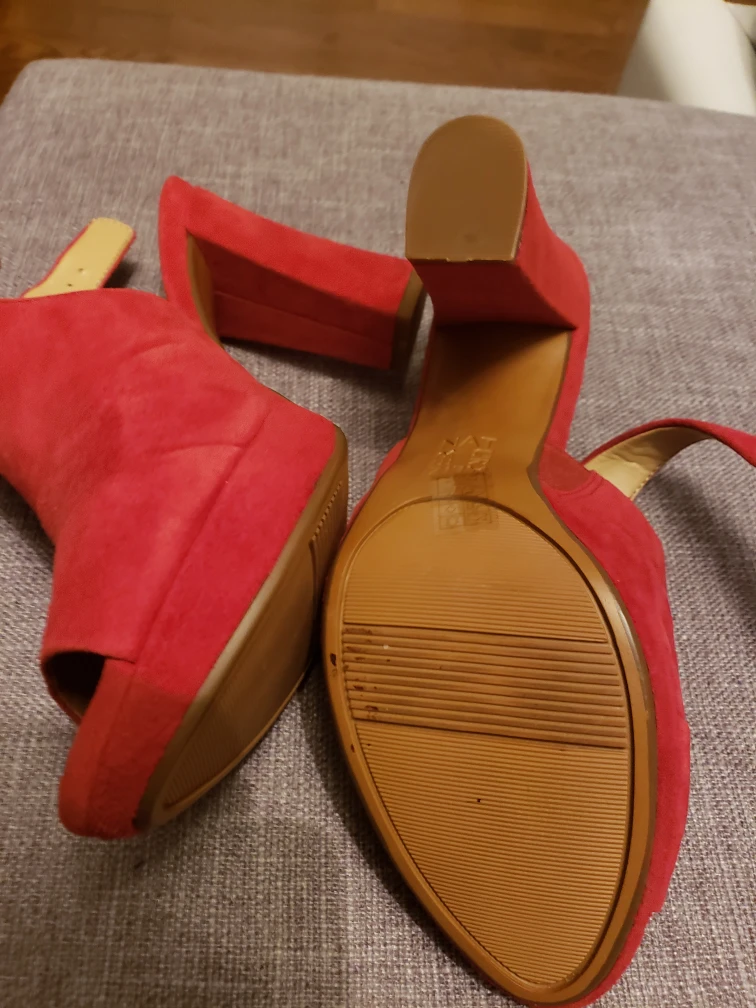 N.Y.L.A Red Suede Heels - Size 7 - photo 3