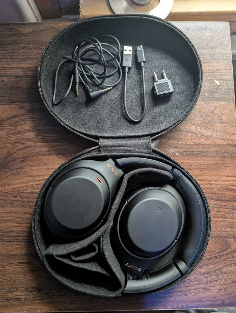 Sony WH-1000XM4 Wireless Noise Cancelling Headphones image indicator(3)