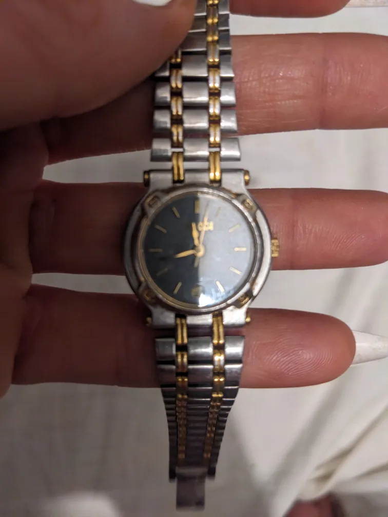 Gucci Two-Tone Ladies Watch image indicator(3)