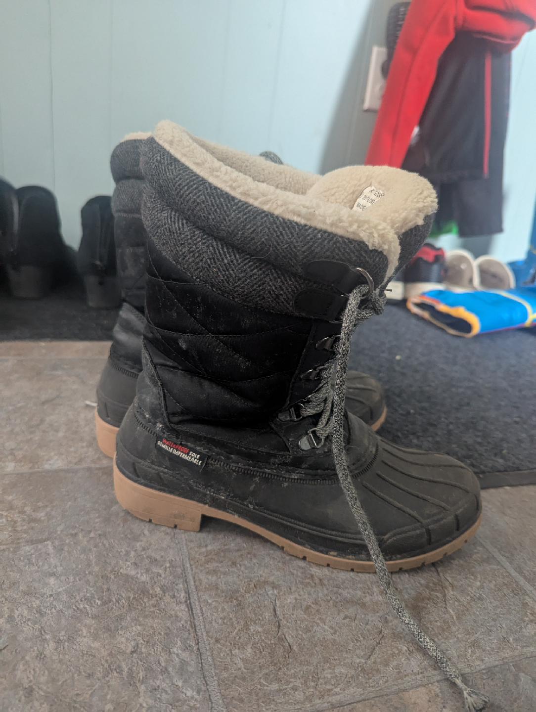 Canadiana Black Winter Boots - Size 9
