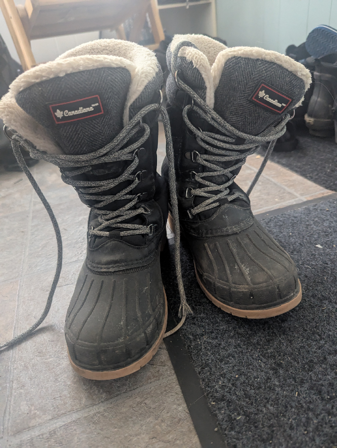 Canadiana Black Winter Boots - Size 9 - photo 2