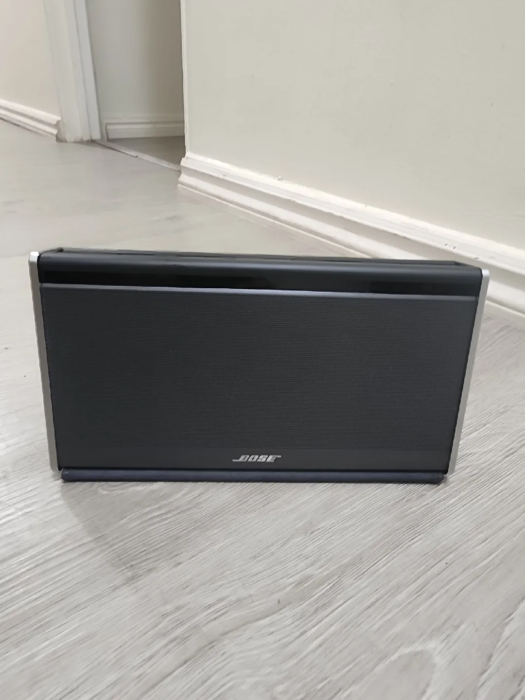 Bose SoundLink Mini II Special Edition Bluetooth Speaker image indicator(2)