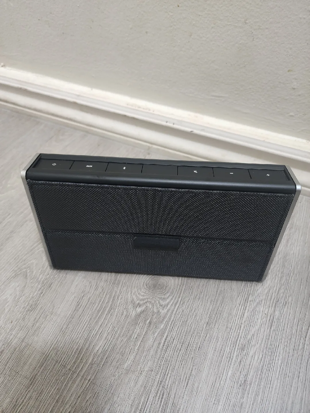 Bose SoundLink Mini II Special Edition Bluetooth Speaker image indicator(10)