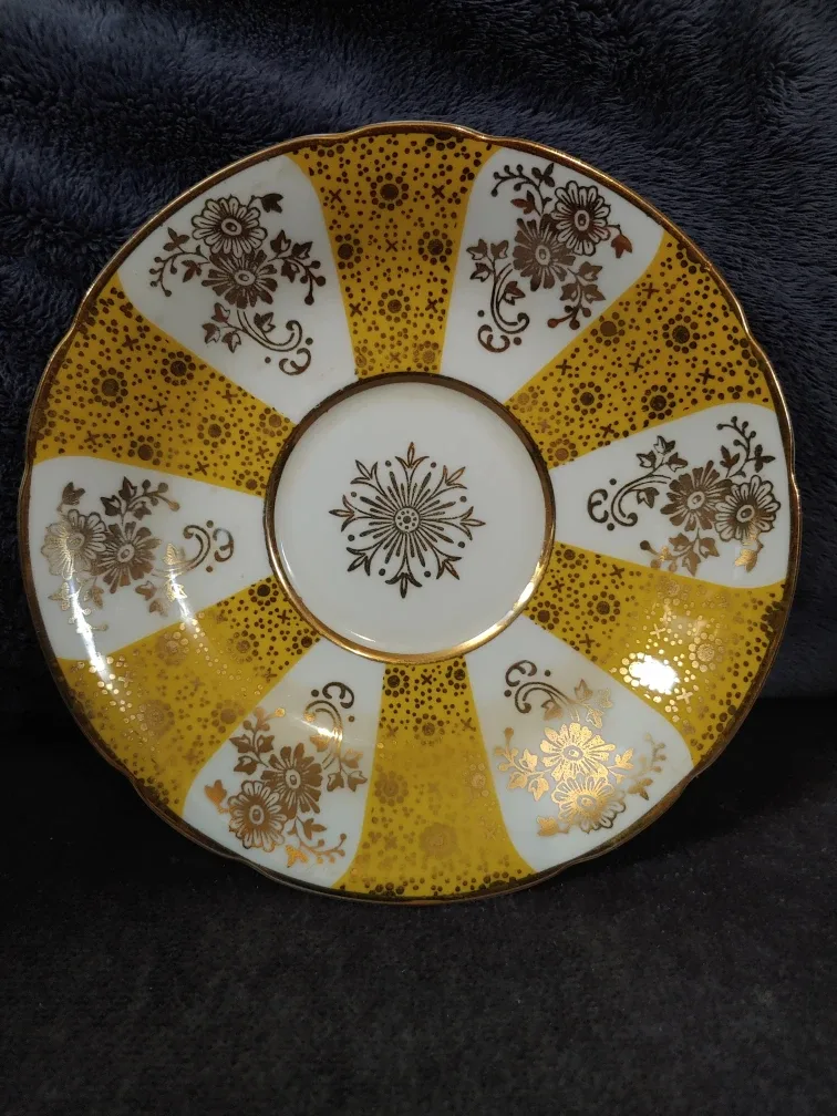 Paragon Fine Bone China Golden Saucer thumbnail