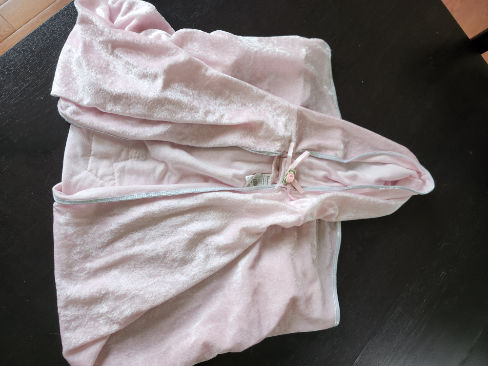 Kids medium size 5-6 soft princess cape. Pick up in Kitchener 🥕 - photo 4