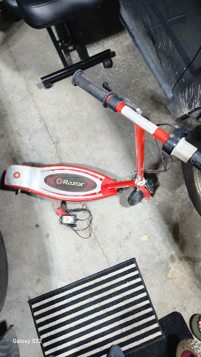 Razor Electric Scooter - Red and Silver - photo 4