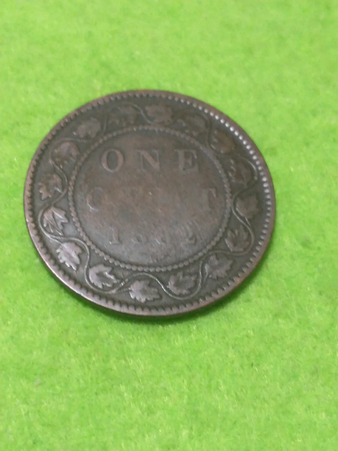 SOLD Fair 1882H Canada Victoria large cent KM #7, #2010-128 image indicator(2)