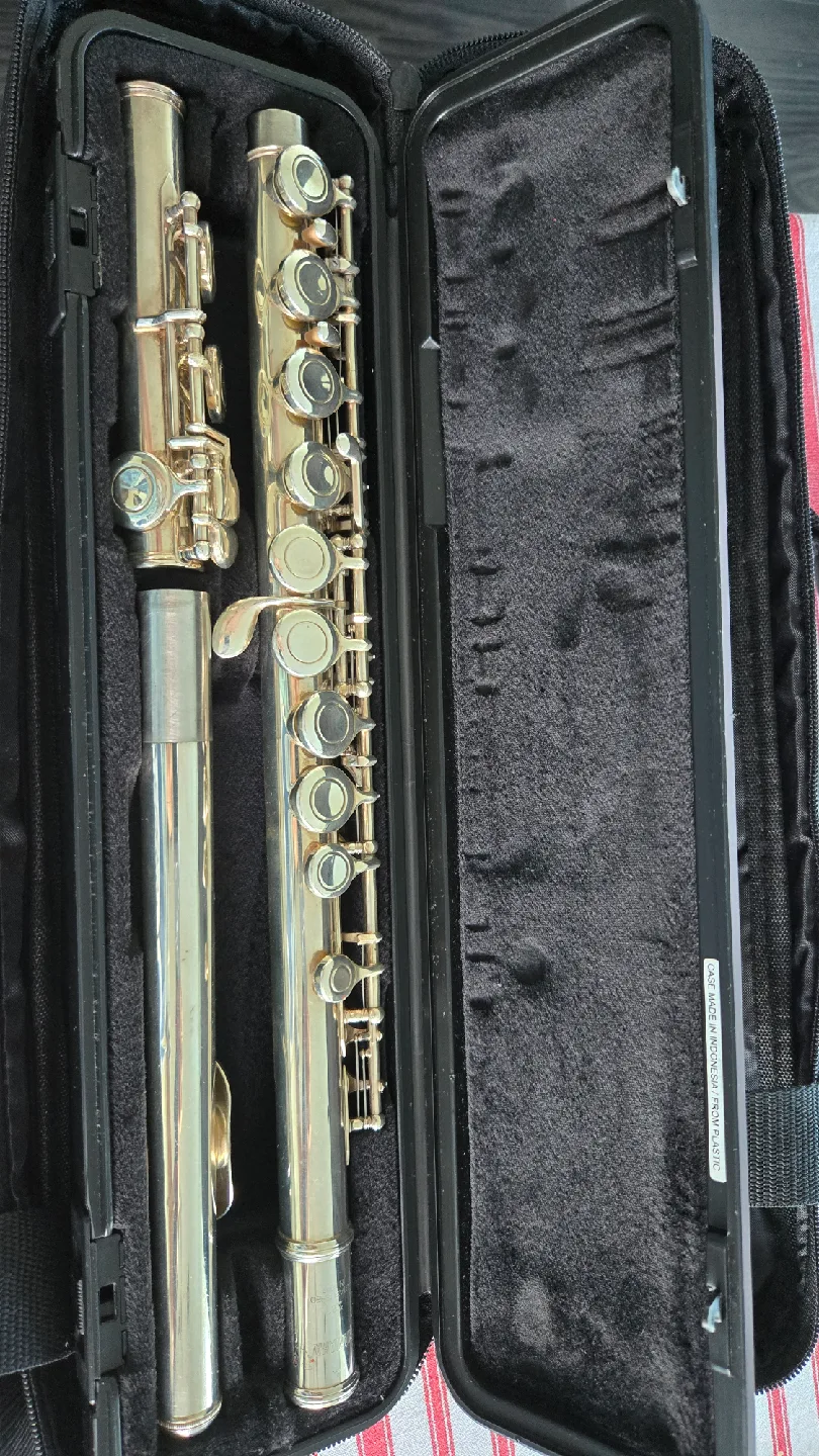 Yamaha YFL-221 Flute with Case image indicator(3)