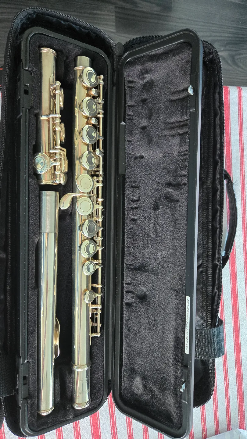 Yamaha YFL-221 Flute with Case image indicator(4)