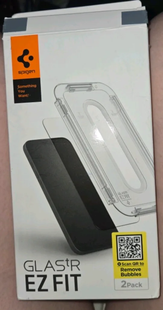 New Spigen Glas.tR EZ Fit iPhone 15 Plus Screen Protector image indicator(3)