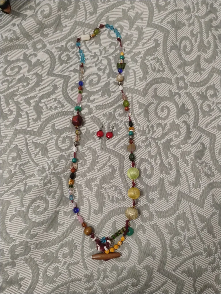 Free🤗 Beaded Necklace and Red Earrings Set thumbnail