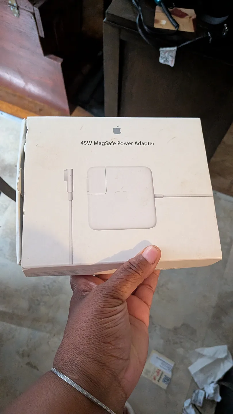 Apple 45W MagSafe Power Adapter thumbnail