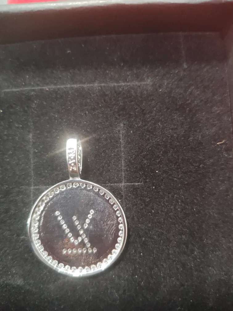 LV logo Sliver pendant . image indicator(3)